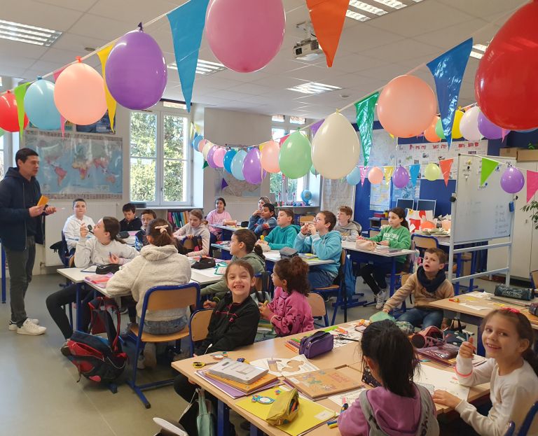 Les élèves de CP et de CE1 célèbrent les 100 jours d'école ! - Ensemble scolaire Saint-Jacques