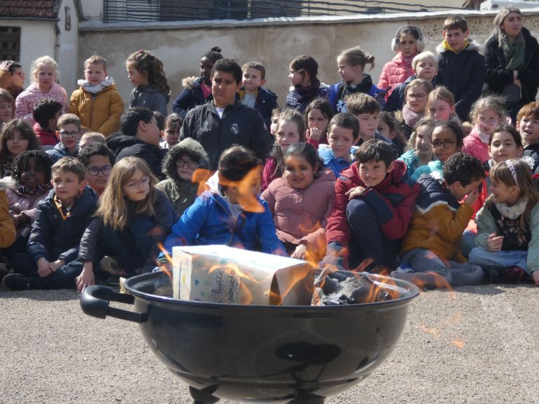 Les boîtes à soucis : un symbole de libération et de renouveau - Ensemble scolaire Saint-Jacques