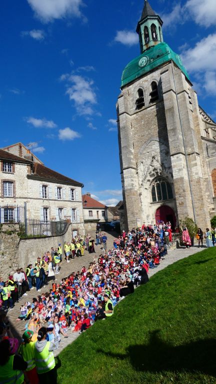 Le Carnaval 2024 de l'École Sainte Thérèse : Une Fête Colorée et Animée - Ensemble scolaire Saint-Jacques