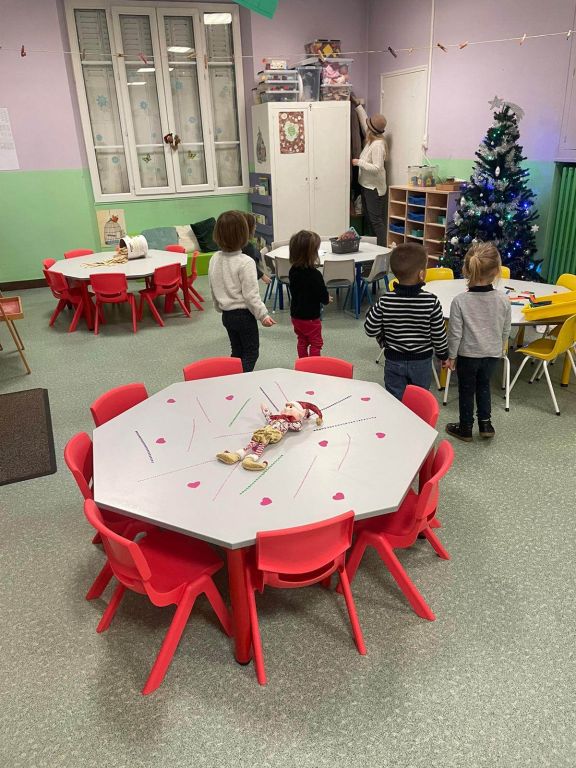 Après une bonne nuit de repos, Tincelle et Gribouille avaient fait des bêtises dans toute la classe !!! - Ensemble scolaire Saint-Jacques