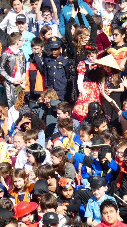 Le Carnaval 2024 de l'École Sainte Thérèse : Une Fête Colorée et Animée - Ensemble scolaire Saint-Jacques