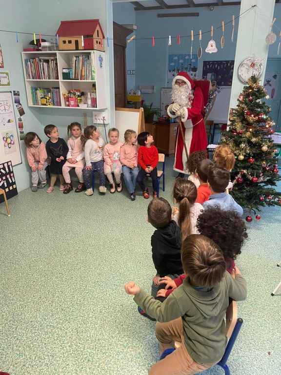 Le Père Noël fait une halte magique à l'école Sainte Thérèse ! - Ensemble scolaire Saint-Jacques