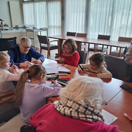 Moment d'échange entre l'école et l'Ehpad - Ensemble scolaire Saint-Jacques