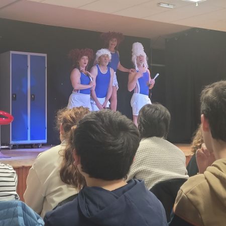 Représentation théâtrale au collège - Ensemble scolaire Saint-Jacques